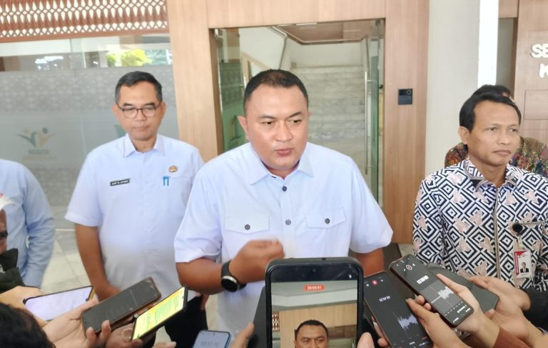 Disentil Prabowo Soal Maraknya Spanduk di Bumi Tegar Beriman, Bupati Bogor Pastikan Bakal Jaga Estetika dan Kelestarian Lingkungan