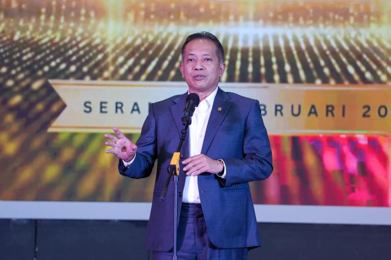 Dalam rangka Hari Pers Nasional, Ferry Juliantono mendapat penghargaan dari JMSI