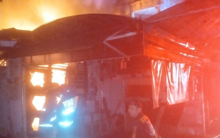 Diduga Korsleting Listrik, Pabrik Konveksi di Ciomas Bogor Hangus Terbakar