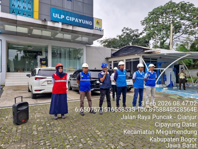 Antisipasi Cuaca Ekstrem, PLN UP3 Bogor Lakukan Pemeliharaan Jaringan di Penyulang Sunkis, Megamendung, Kabupaten Bogor