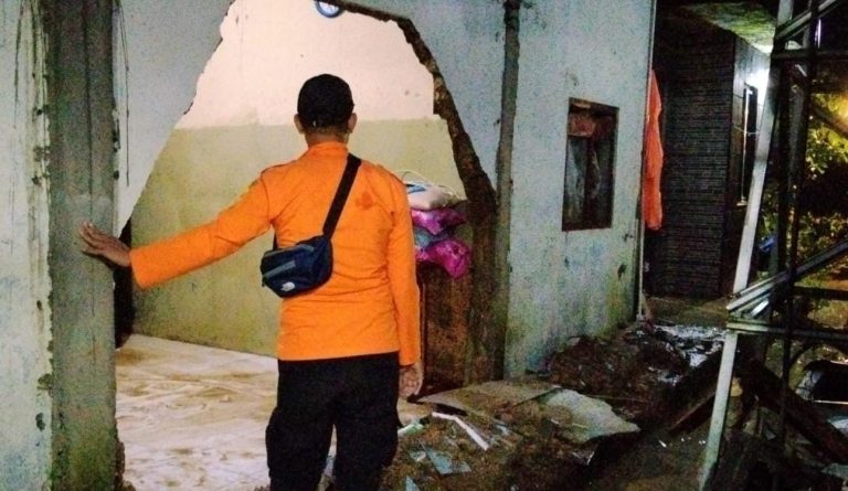 73 Rumah Warga Rusak Terdampak Banjir di Dekat Kediaman Presiden Prabowo