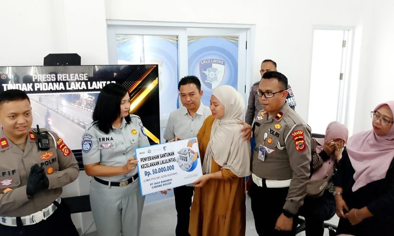 Jasa Raharja Beri Santunan Rp50 Juta untuk Korban Kecelakaan Maut di Jalan Raya Bogor