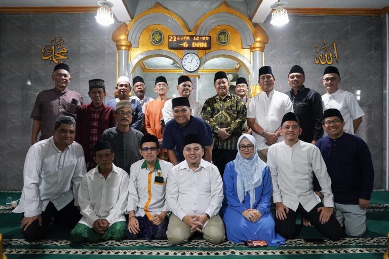 Tarawih Keliling, Ketua DPRD Kota Bogor Salurkan Bantuan Hibah Rp25 Juta untuk Masjid Daarul Jannah