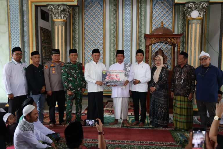 Jaro Ade Jumling di Cileuksa Ajak Warga Perkuat Gotong Royong dan Jaga Lingkungan