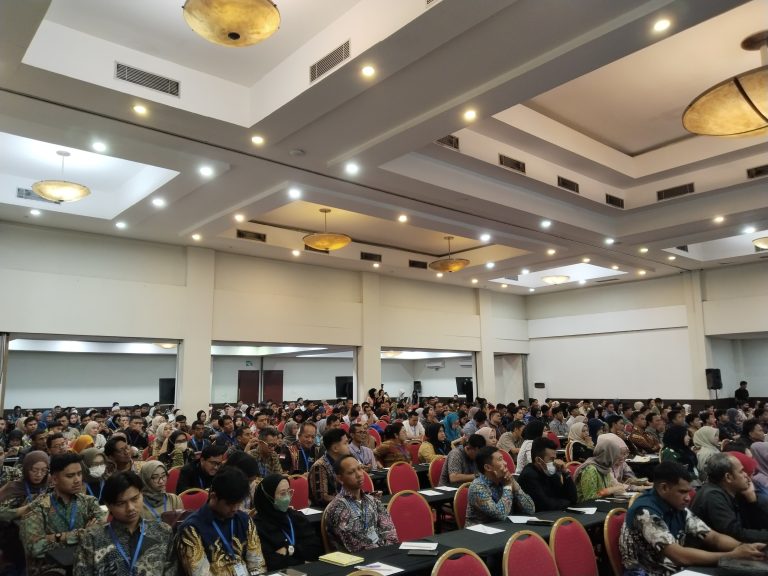 Ratusan SPPG MBG Kabupaten Bogor mengikuti Bimtek Sertifikat SLHS