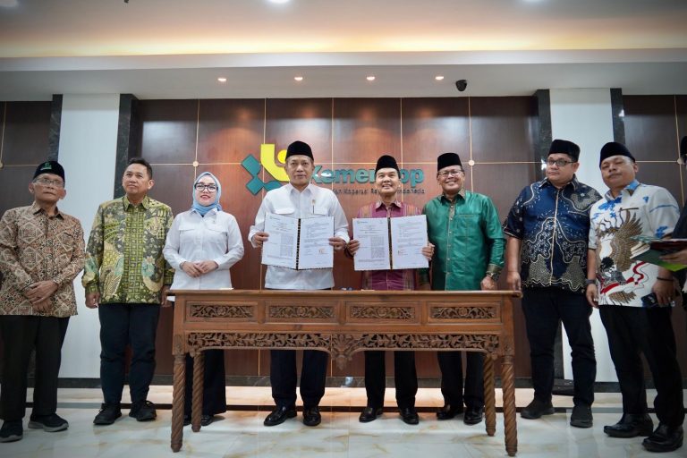 Menkop Teken MoU dengan AL Jamiyatul Washliyah untuk Mengembangkan Usaha Melalui Koperasi