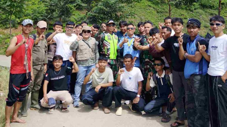 Danramil Nanggung Monitoring Akses Jalan Nirmala Jelang Lonjakan Libur Lebaran.