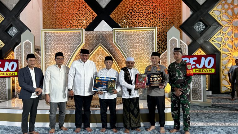 Polres Bogor Wakafkan 2.000 Al-Quran di Acara Tabligh Akbar Masjid Baitul Faizin