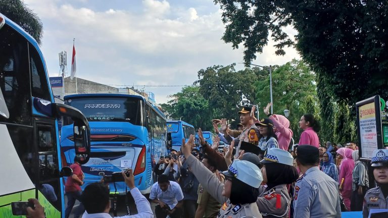 Forkopimda Kota Bogor Lepas 300 Pemudik Tujuan Semarang dan Cilacap