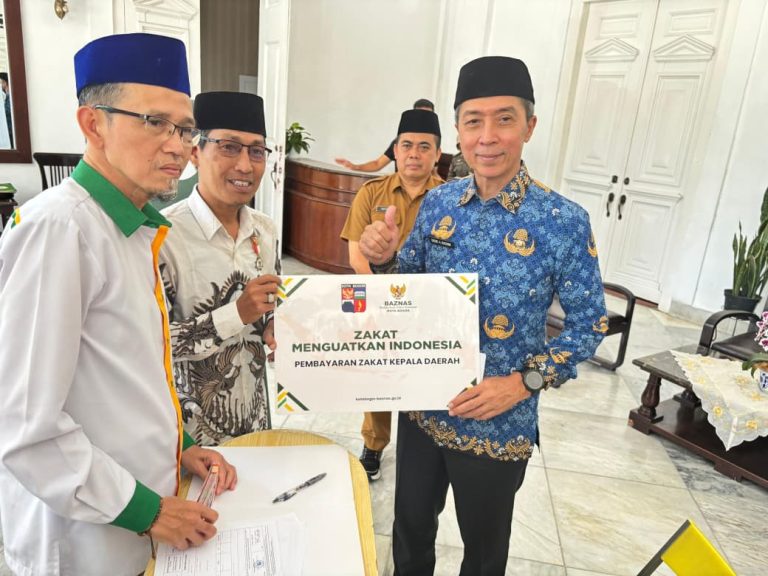 Walikota, Wakil Walikota, dan Sekda Tunaikan Zakat Melalui BAZNAS Kota Bogor di Balaikota Bogor