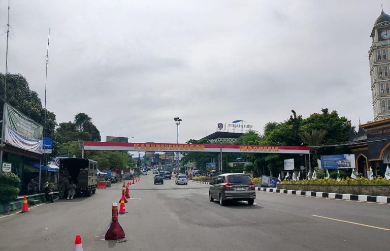 H+3 Lebaran, Arus lalu Lintas di Kawasan Puncak Bogor Ramai Lancar, One Way Masih Diberlakukan