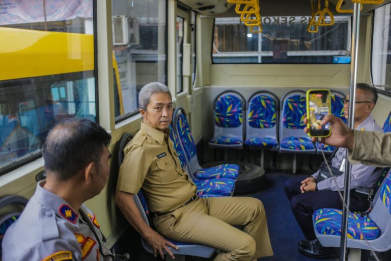 Tinjau Armada di Kemuning Gading, Pemkot Kaji Alih Fungsi Bus Sekolah