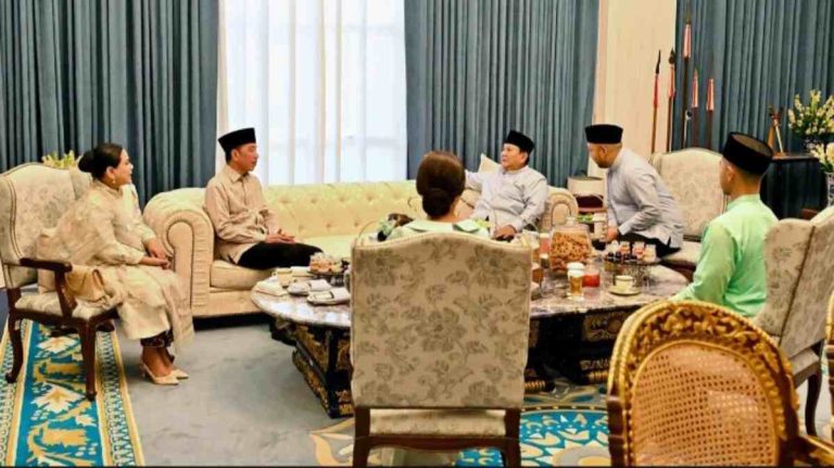 Lebaran di Istana, Prabowo Sambut Jokowi dan SBY. Simbol Rekonsiliasi Elite Nasional??