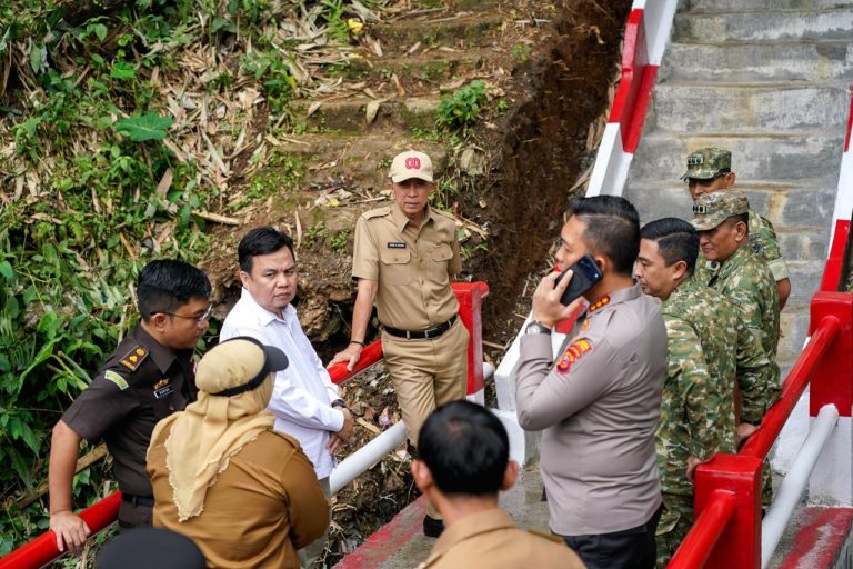 Ketua DPRD Adityawarman Adil Apresiasi Sinergi TNI dalam Pembangunan Jembatan Garuda