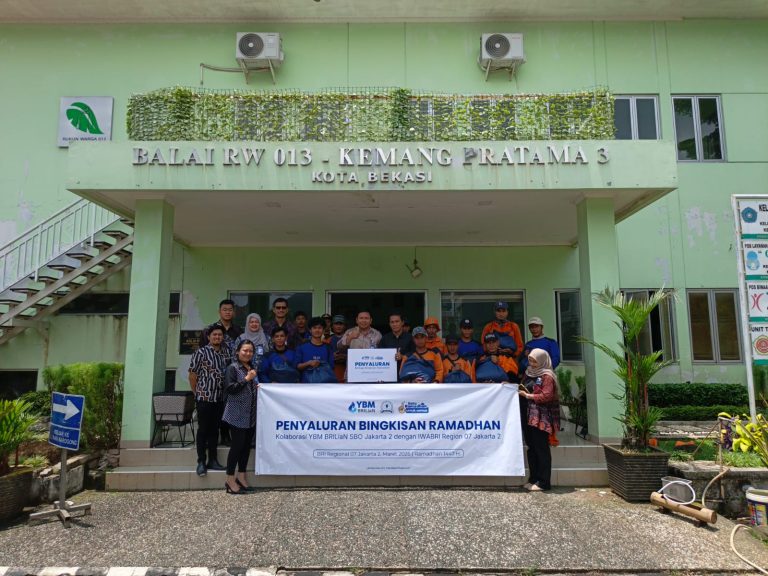 BRI BO Bekasi Siliwangi Bagikan 105 Paket Bingkisan Ramadan untuk Warga