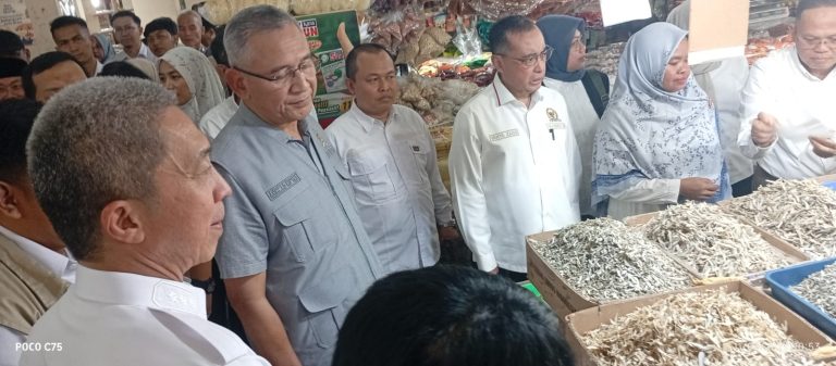 Komisi IX DPR RI Sidak ke Pasar Jambu Dua Bogor, Temukan Harga Bahan Pokok Stabil dan Pasar Berpredikat Aman Pangan
