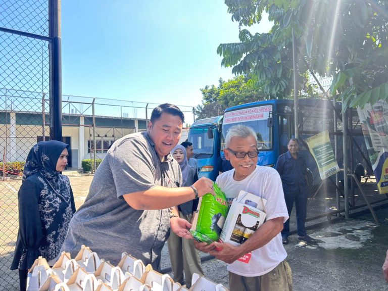 Universitas Teknologi Nusantara Gelar Aksi Berbagi di Bulan Ramadhan, Wujud Kepedulian Sosial kepada Masyarakat