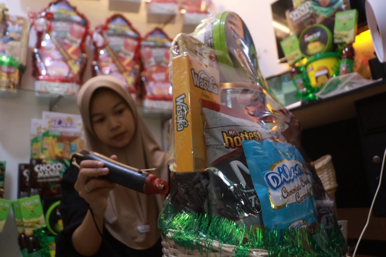 Penjual Parcel di Cilebut Bogor Ramai Pembeli Jelang Hari Raya Idul Fitri 1447 H