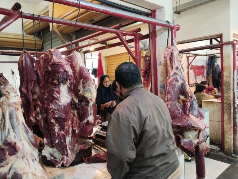 Masih Diburu Warga, Harga Daging Sapi Merangkak Naik Jelang Lebaran di Pasar Jambu Dua