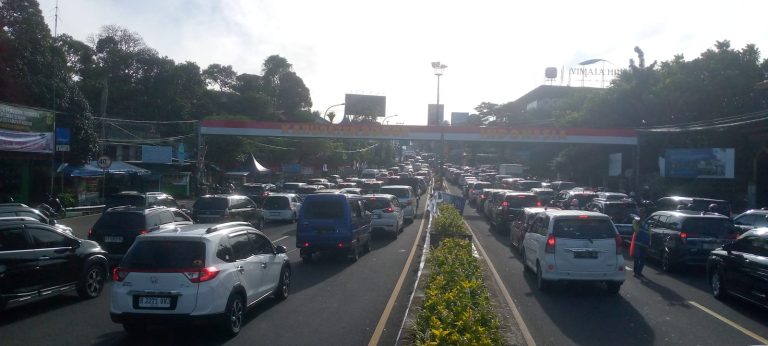 Arus Lalu Lintas Ciawi-Sukabumi Padat di Hari Kedua Lebaran 2026, Akses Tol Caringin Jadi Titik Ramai