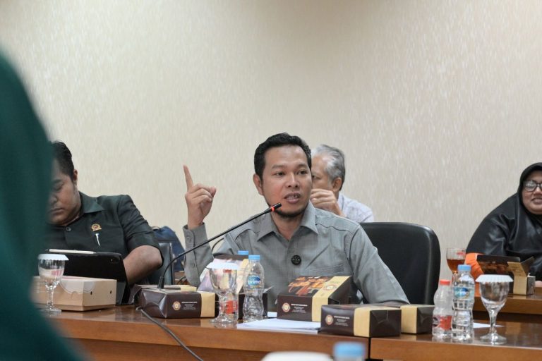 DPRD Ingatkan SPPG Agar Prioritaskan Lapangan Kerja Untuk Warga RT/RW Setempat