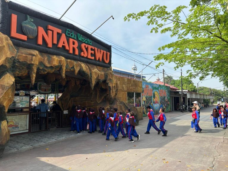 Desa Hendrosari Bangkit: Pembeli Datang, UMKM Tumbuh, Ekonomi Melaju Berkat Pemberdayaan Desa BRILian