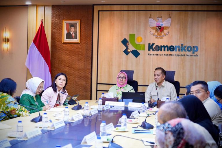 Menkop Terima Audiensi Menteri PPPA, Bahas Penguatan Peran Perempuan pada Kopdes Merah Putih