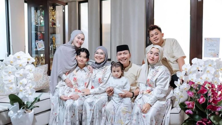 Viral! Keluarga Ayu Ting Ting Disebut Reservasi Tempat Salat Ied