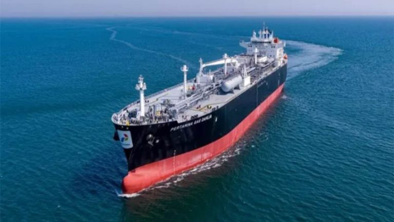 Kapal Tanker Pertamina di Selat Hormuz Tertahan, Jalur Minyak Dunia Kian Mencekam