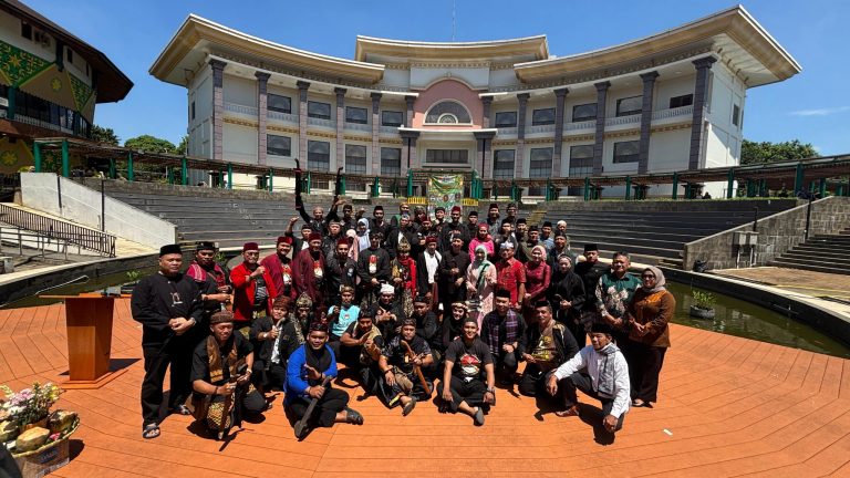 Meriah! Lebaran Golok 2026 di Setu Babakan Jadi Ajang Pelestarian Budaya, Dorong Golok Masuk UNESCO
