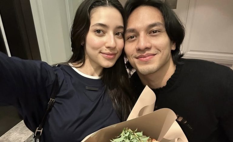 Unggah Gaun Pengantin, Ameera Khan Isyaratkan Gagal Nikah dengan Jefri Nichol