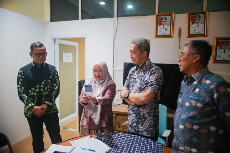 Tinjau Hari Pertama WFH, Bima Arya Apresiasi Pemkot Bogor