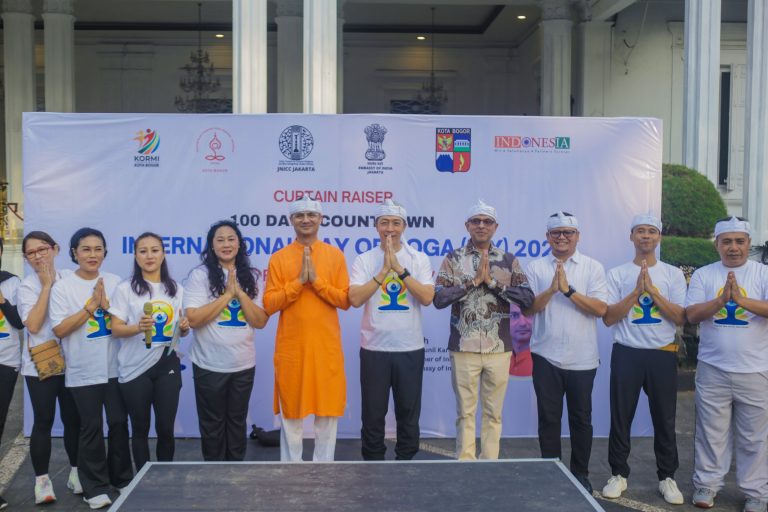 Pemkot dan Kedubes India Kolaborasi Lewat Yoga