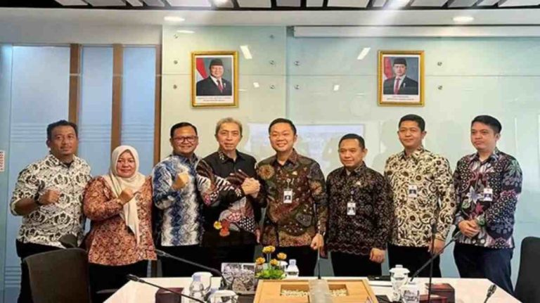 Bahas Penataan Perlintasan KA, Dedie Rachim Dorong JPO di MA Salmun dan Underpass Kebon Pedes