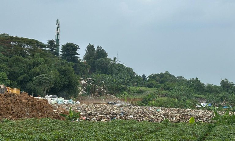 DLH Stop Aktivitas Pembuangan Sampah di TPS ILegal Cilebut Timur Bogor