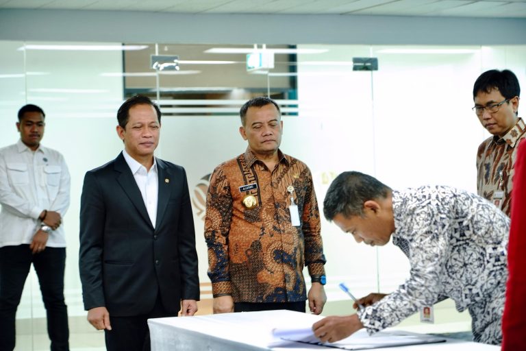 Menteri LH Teken Kerja Sama PSEL, Jateng Perkuat Infrastruktur Sampah Jadi Energi