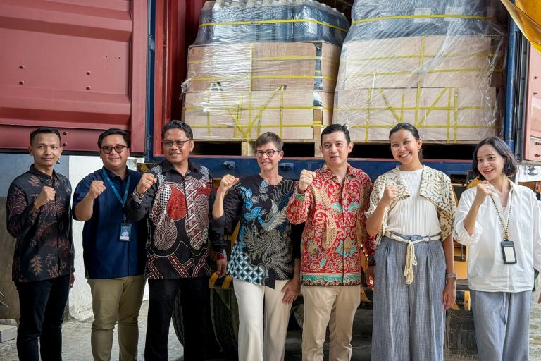 Kementerian UMKM–SIPPO Lepas Ekspor 24 Ton Gula Kelapa ke Ghana