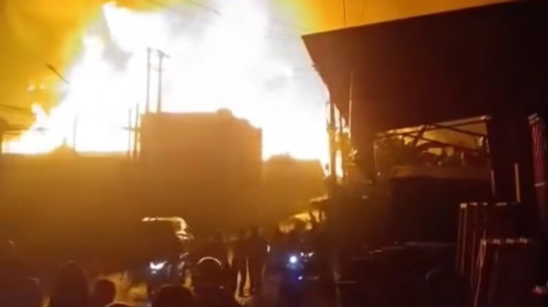 Ledakan Diduga Picu Kebakaran SPBE Cimuning, Warga Panik Berhamburan