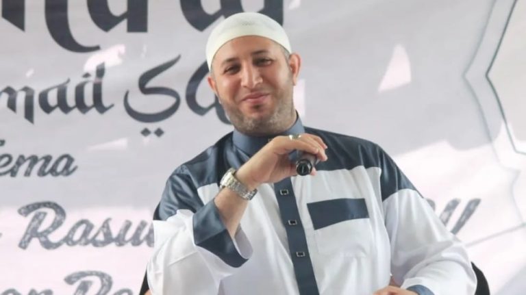 Dituding Lecehkan Santri, Syekh Ahmad Al Misry Buka Suara dan Tantang Bukti