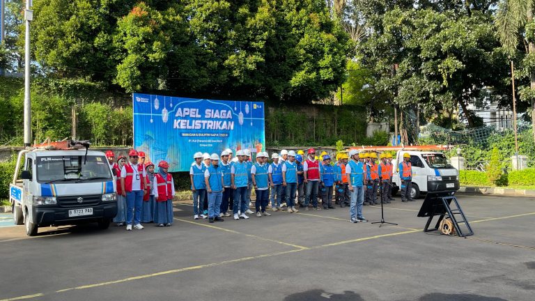 Tebar Keberkahan Ramadhan, Srikandi PLN UP3 Bogor Berbagi Bingkisan untuk Masyarakat