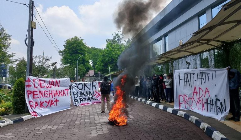 Brigade Mahasiswa Bogor Gelar Aksi di Kantor DPRD Kabupaten Bogor, Ini Tuntutannya!