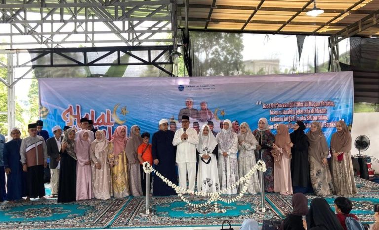 Dihadiri Sejumlah Artis Ibukota, Ribuan Jamaah Antusias Ikuti Halal Bi Halal di Pondok Pesantren Data Tenjolaya