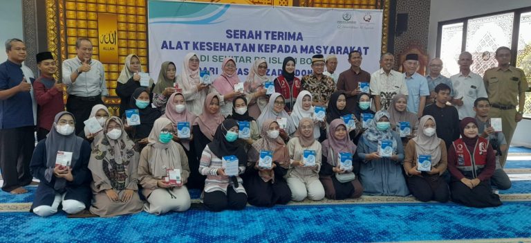 Qatar Charity Bersama Yayasan Zad Indonesia Salurkan Alat Kesehatan untuk Warga Sekitar RS Islam Bogor