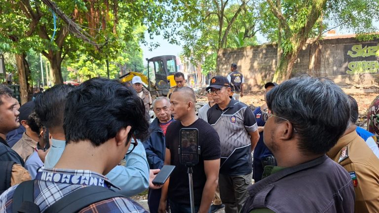 Pemkot Bogor dan Forkopimda Gelar Aksi Bebersih di Curugmekar, PKL Ditertibkan