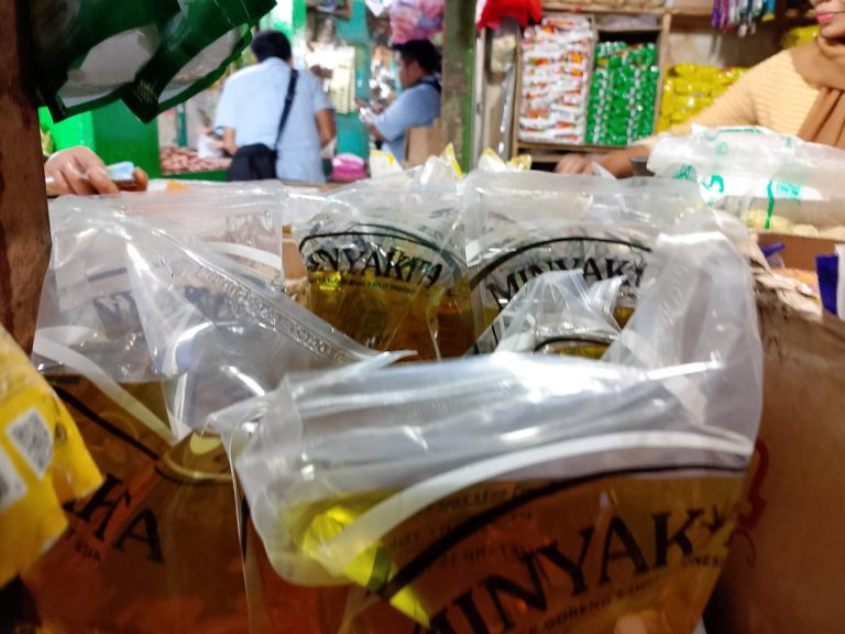 Harga Minyak Goreng di Pasar Cibinong Alami Kenaikan hingga Rp21.000 Per Liter, Pedagang Mengaku Pasrah