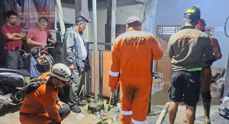 Hujan Deras di Bogor Picu 19 Bencana Sekaligus, Longsor Dominasi dan Banjir Rendam Permukiman Warga