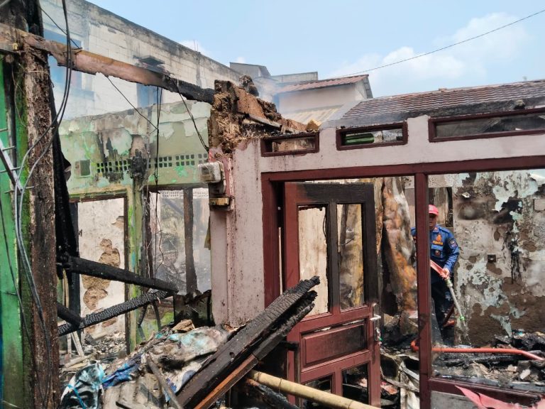 Kebakaran di Bogor Selatan Hanguskan Tiga Rumah, Diduga Akibat Korsleting Listrik