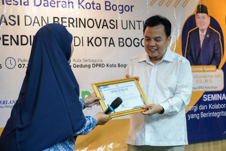 Ketua DPRD Kota Bogor Raih Penghargaan Tokoh Peduli Pendidikan 2026 dari JSIT