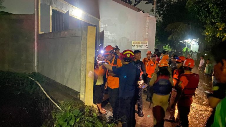 Bocah 4 Tahun di Bojonggede Hanyut Terbawa Arus Kali Ciliwung, Tim SAR Masih Lakukan Pencarian