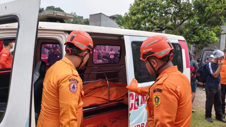 Setelah 4 Hari Pencarian, Bocah 6 Tahun Asal Cilebut Timur yang Hanyut di Kali Ciliwung Ditemukan Meninggal
